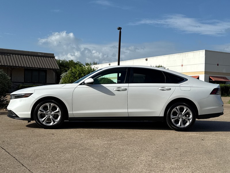 Honda Accord Sedan Vehicle Full-screen Gallery Image 03