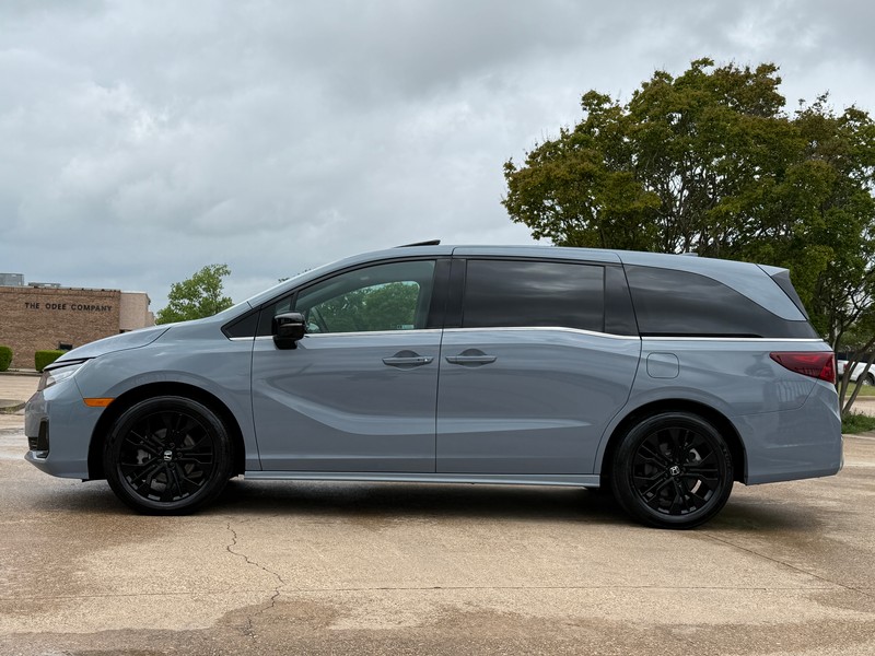 Honda Odyssey Vehicle Full-screen Gallery Image 03