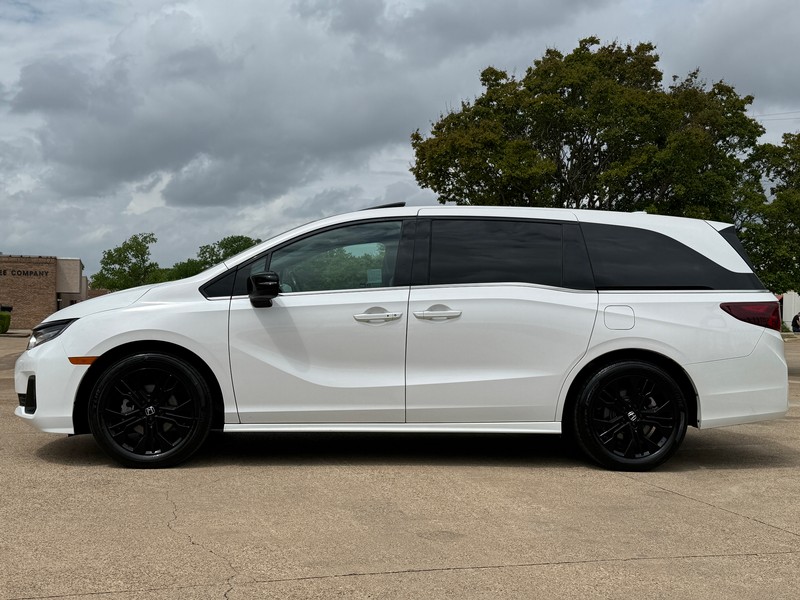 Honda Odyssey Vehicle Full-screen Gallery Image 03