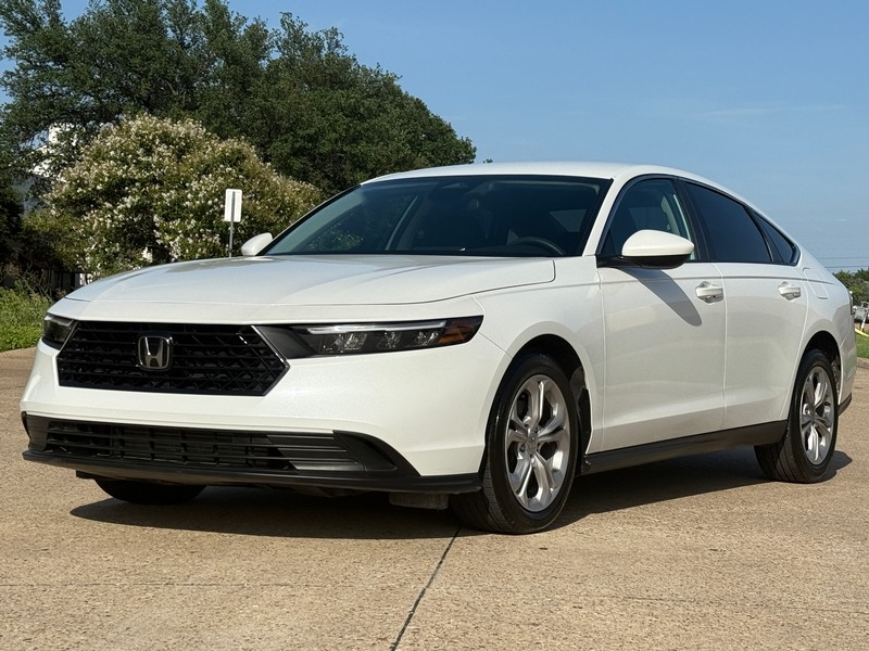 Honda Accord Sedan Vehicle Full-screen Gallery Image 01