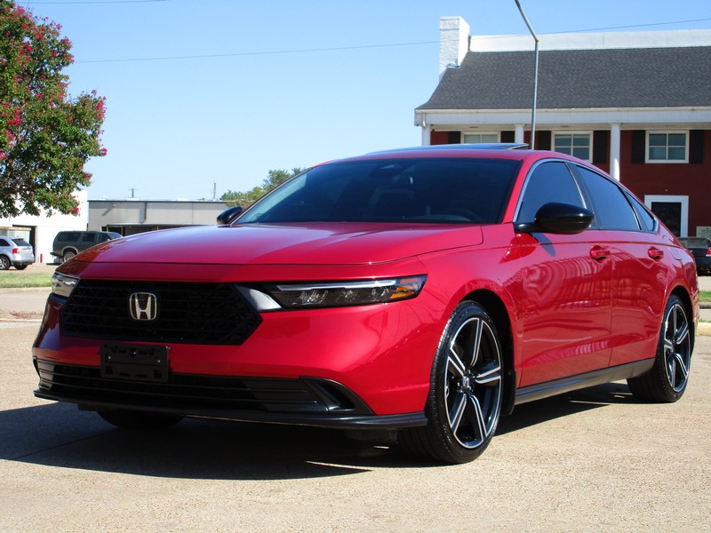 Honda Accord Hybrid Vehicle Full-screen Gallery Image 01