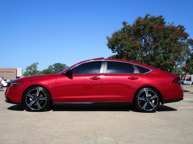 Honda Accord Hybrid Vehicle Full-screen Gallery Image 03