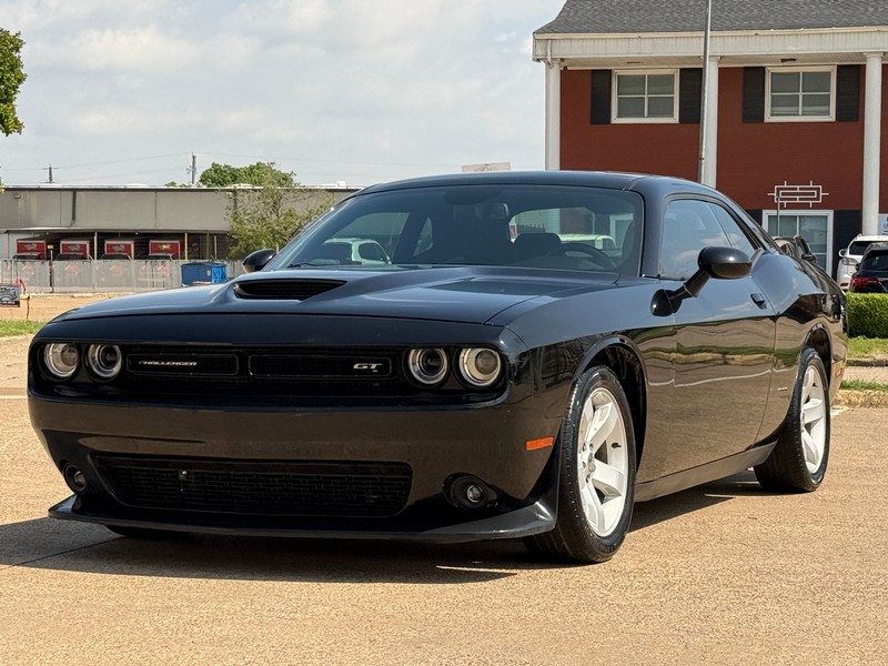 Dodge Challenger Vehicle Full-screen Gallery Image 01