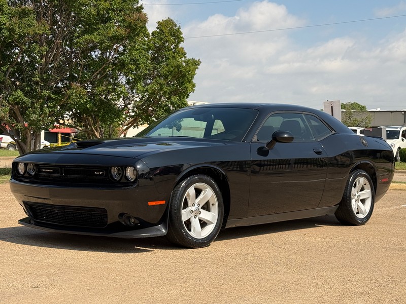 Dodge Challenger Vehicle Full-screen Gallery Image 02