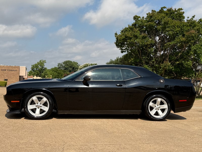 Dodge Challenger Vehicle Full-screen Gallery Image 03