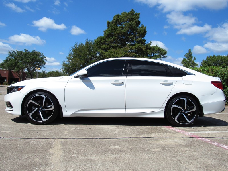 Honda Accord Sedan Vehicle Full-screen Gallery Image 03