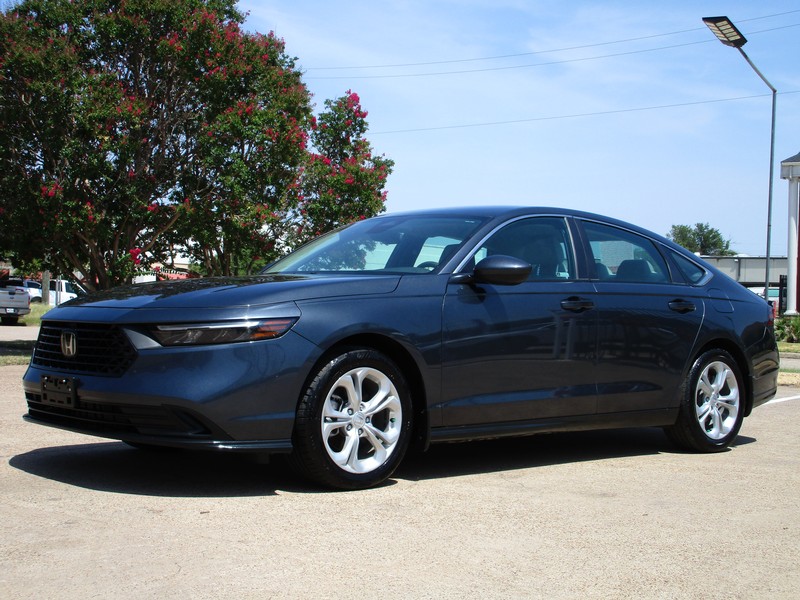 Honda Accord Sedan Vehicle Full-screen Gallery Image 02