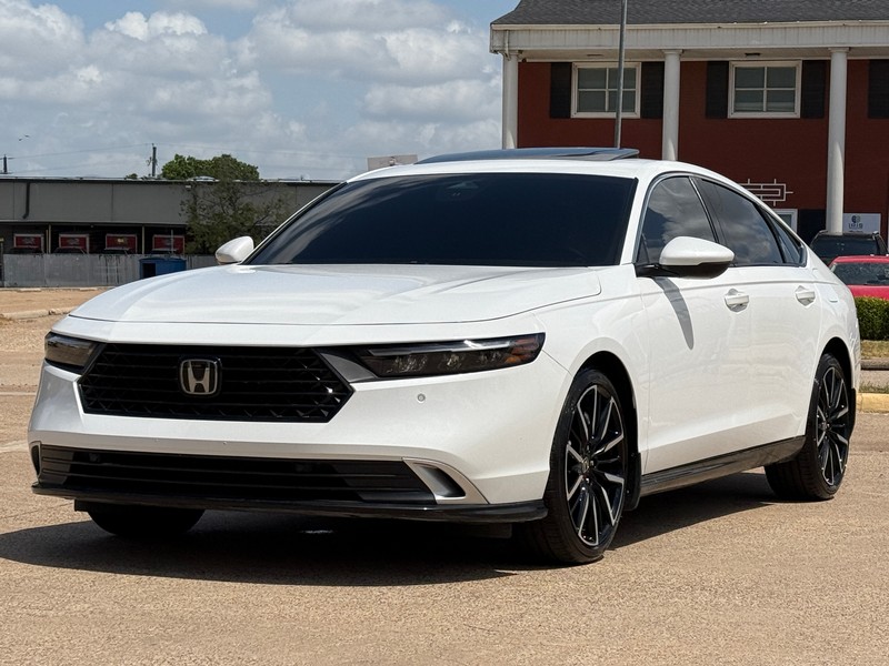 Honda Accord Hybrid Vehicle Full-screen Gallery Image 01