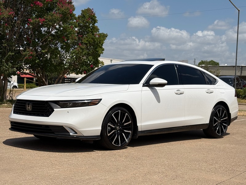 Honda Accord Hybrid Vehicle Full-screen Gallery Image 02
