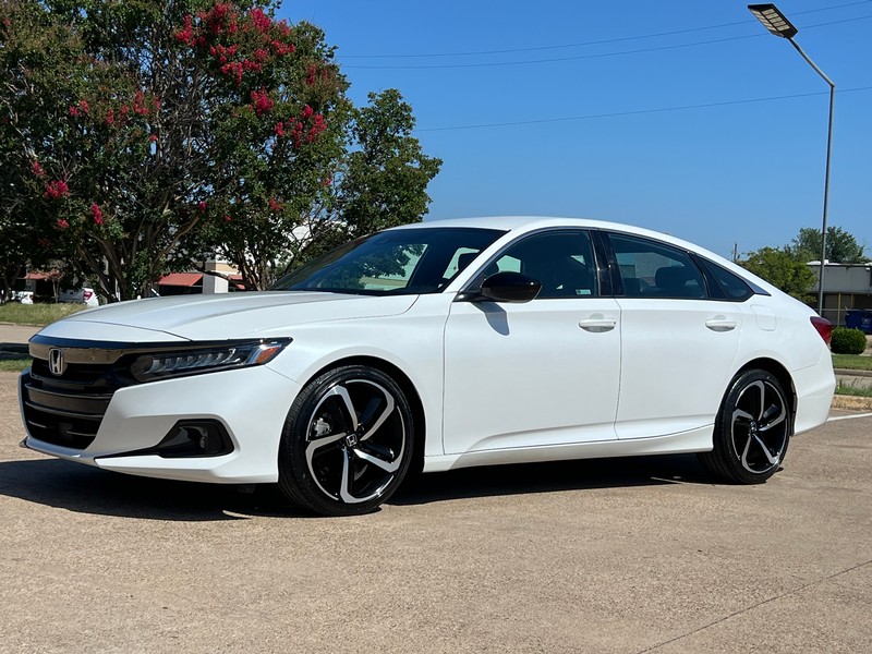 Honda Accord Sedan Vehicle Full-screen Gallery Image 02