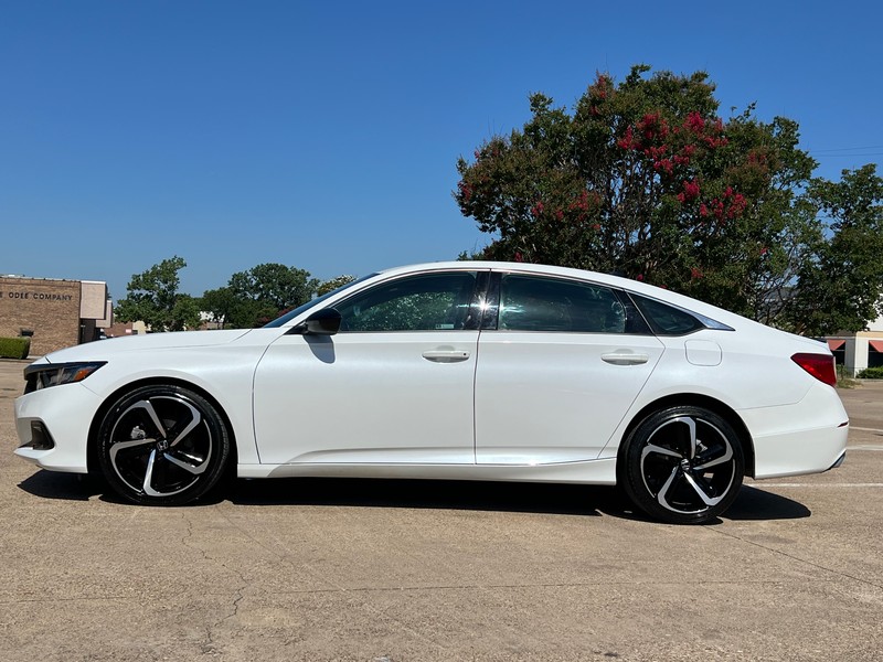 Honda Accord Sedan Vehicle Full-screen Gallery Image 03