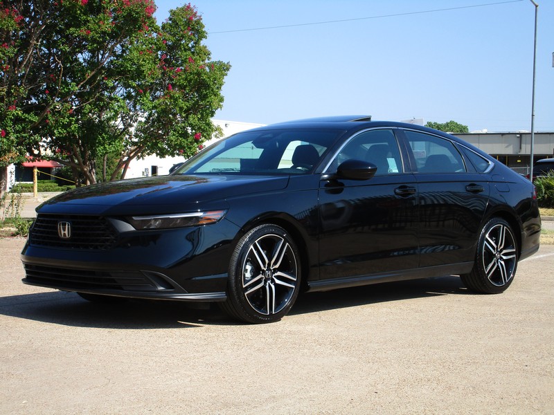 Honda Accord Hybrid Vehicle Full-screen Gallery Image 02