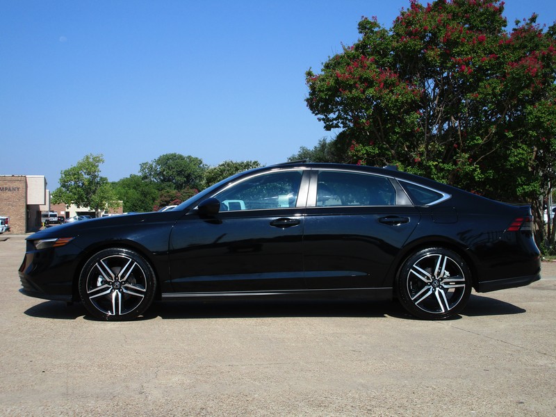 Honda Accord Hybrid Vehicle Full-screen Gallery Image 03