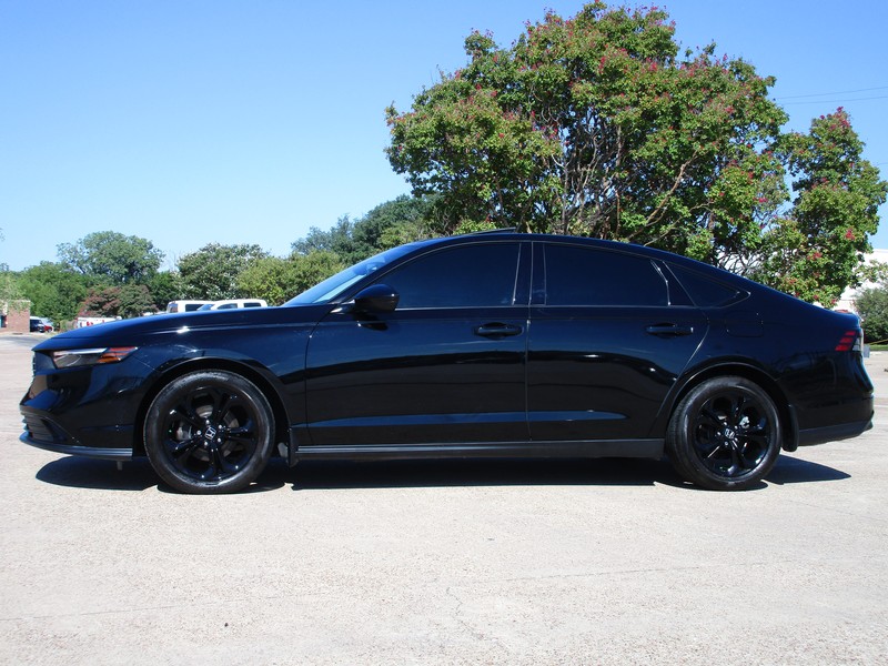 Honda Accord Sedan Vehicle Full-screen Gallery Image 03