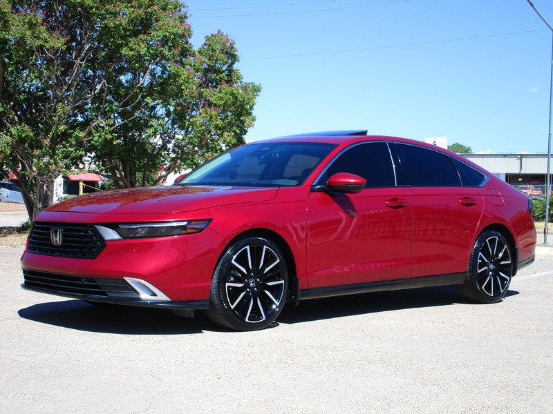 Honda Accord Hybrid Vehicle Full-screen Gallery Image 02