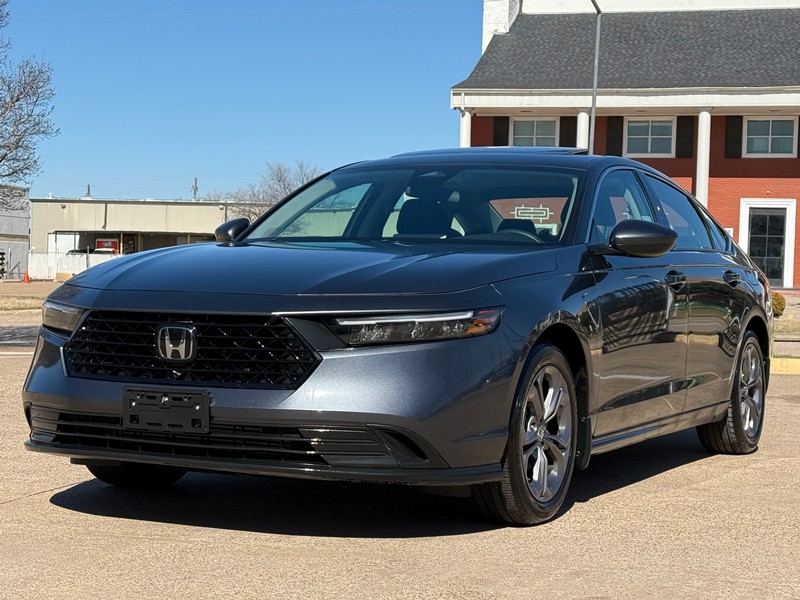 Honda Accord Sedan Vehicle Full-screen Gallery Image 01