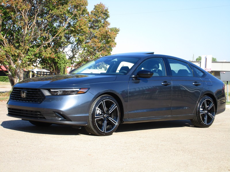 Honda Accord Sedan Vehicle Full-screen Gallery Image 02