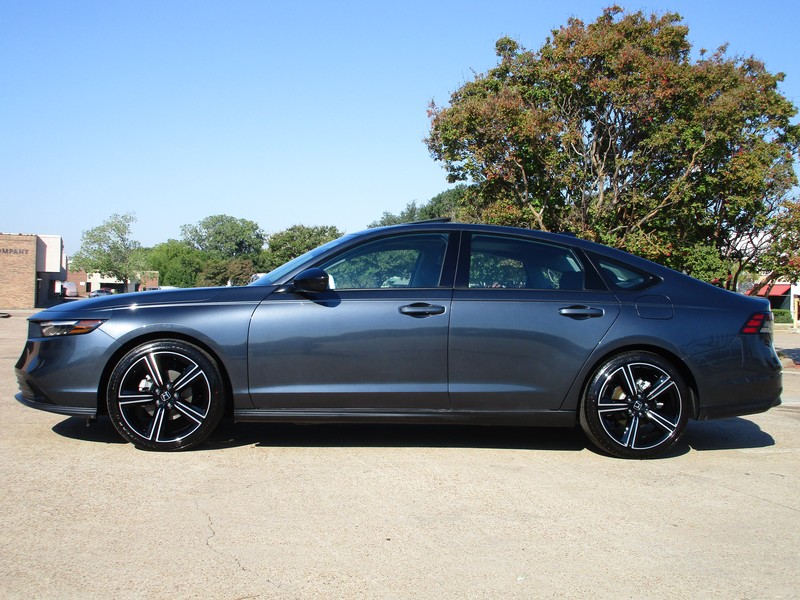 Honda Accord Sedan Vehicle Full-screen Gallery Image 03