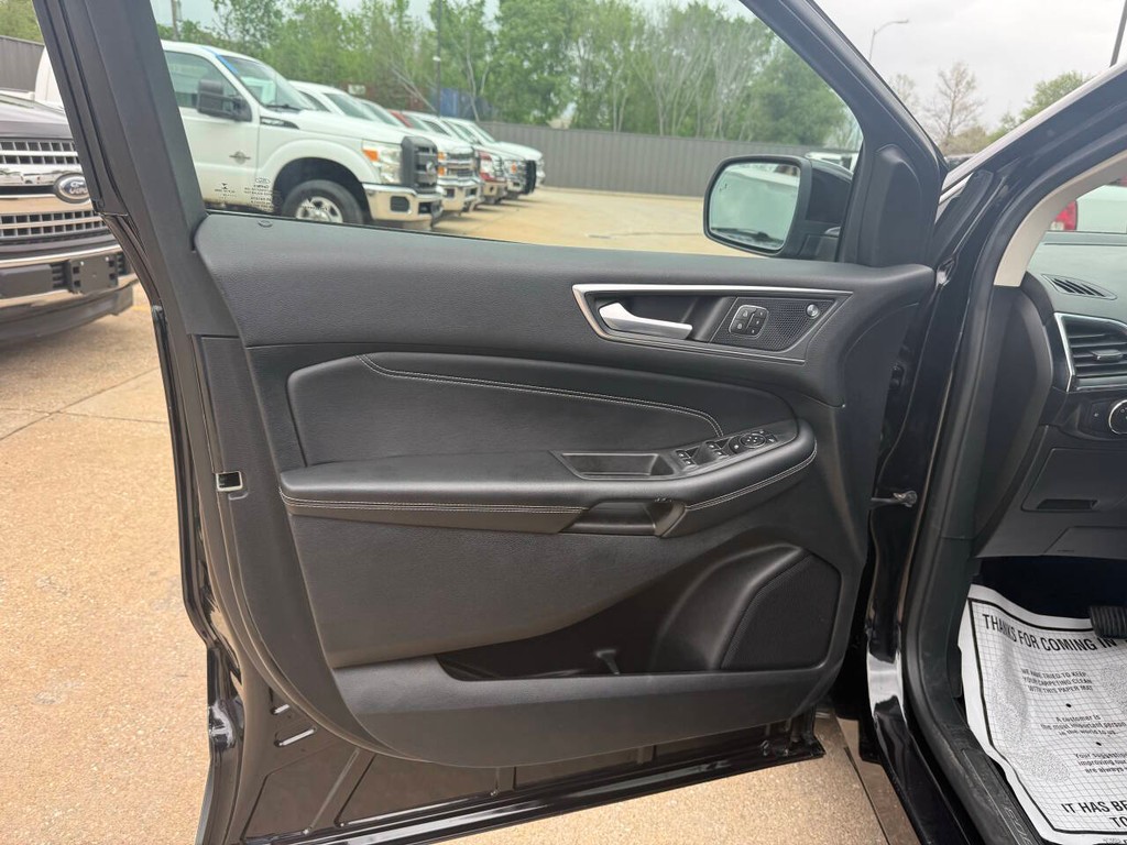 Ford Edge Vehicle Full-screen Gallery Image 08