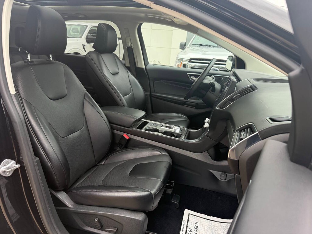 Ford Edge Vehicle Full-screen Gallery Image 10