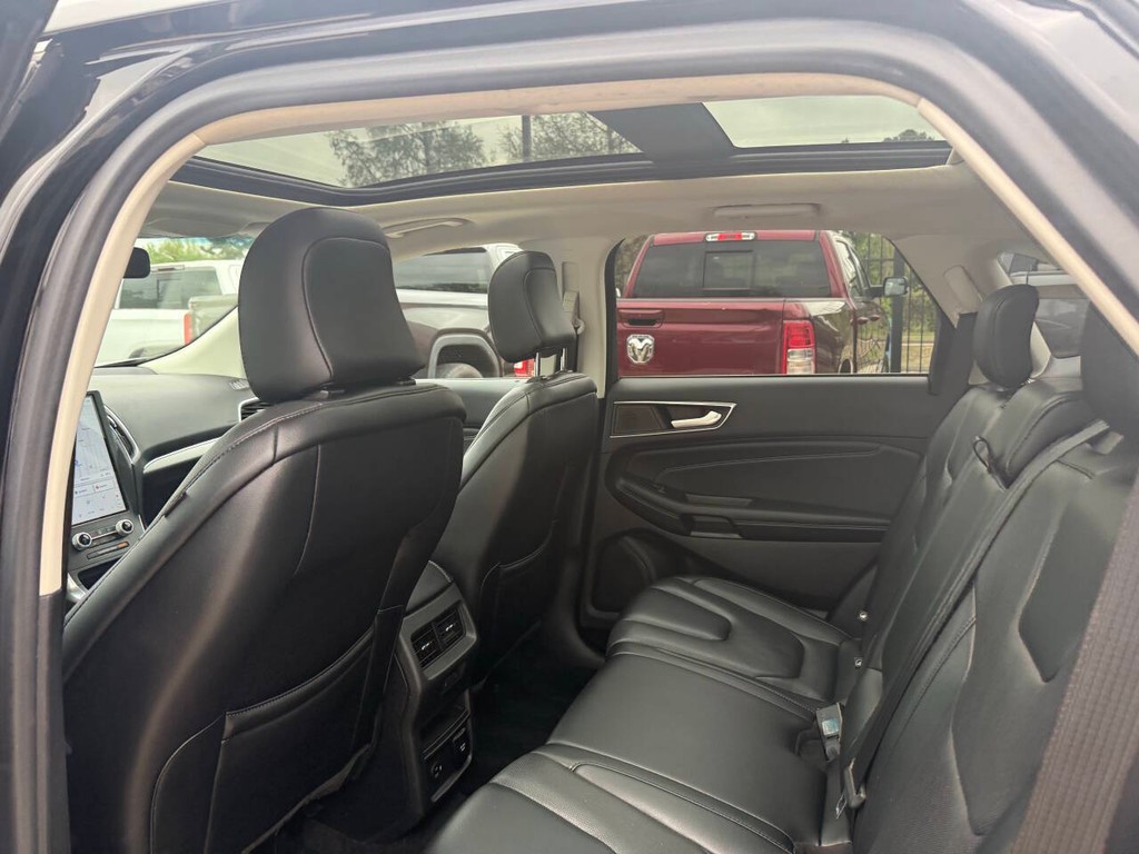 Ford Edge Vehicle Full-screen Gallery Image 12