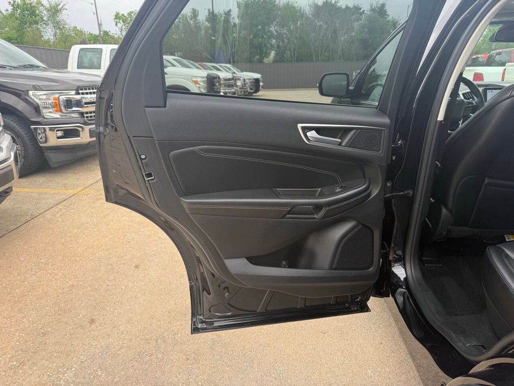 Ford Edge Vehicle Full-screen Gallery Image 14