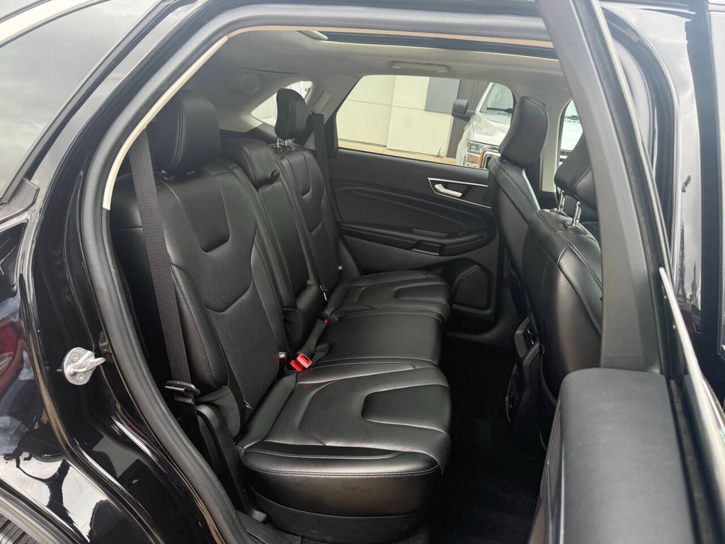 Ford Edge Vehicle Full-screen Gallery Image 15