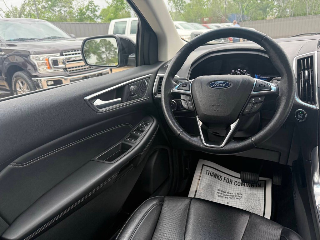 Ford Edge Vehicle Full-screen Gallery Image 19