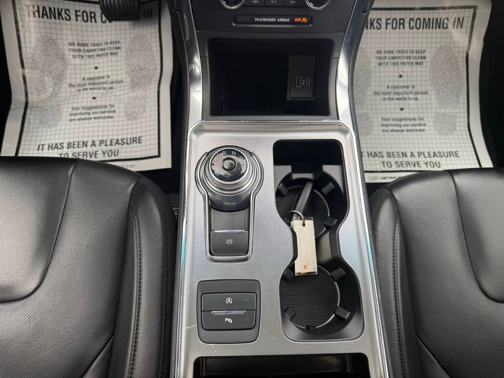 Ford Edge Vehicle Full-screen Gallery Image 28