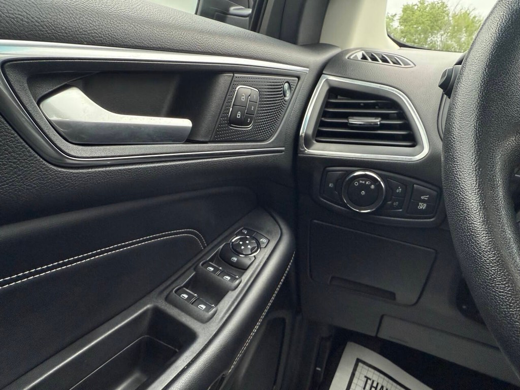 Ford Edge Vehicle Full-screen Gallery Image 29