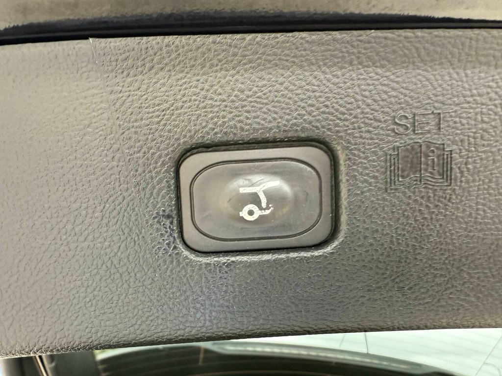 Ford Edge Vehicle Full-screen Gallery Image 37