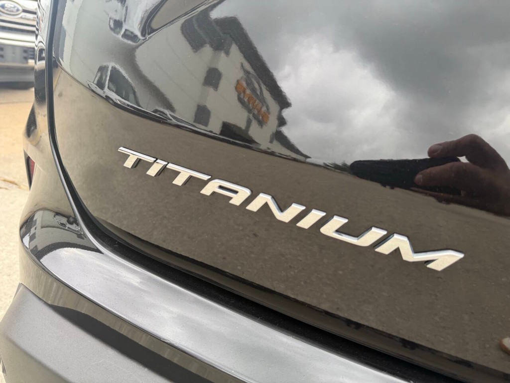 Ford Edge Vehicle Full-screen Gallery Image 39