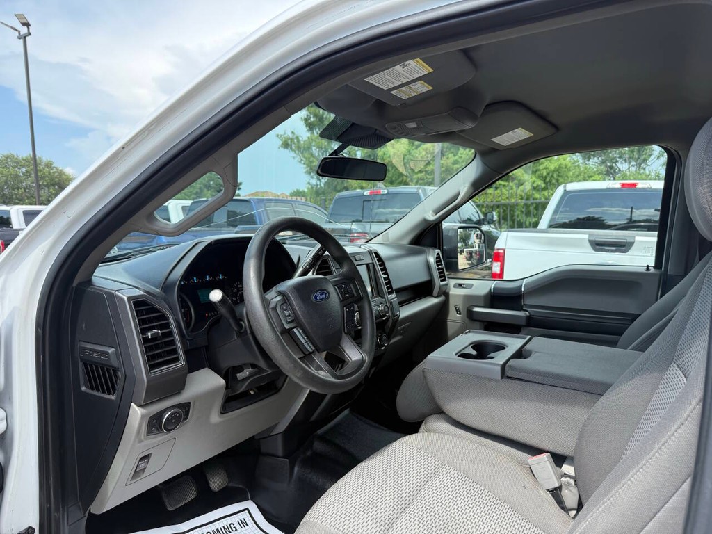 Ford F-150 Vehicle Full-screen Gallery Image 06