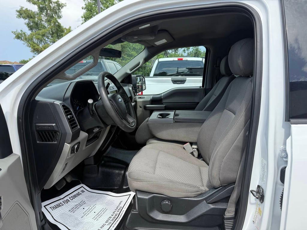 Ford F-150 Vehicle Full-screen Gallery Image 07