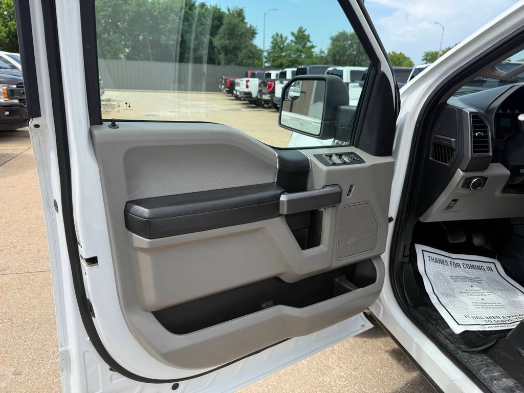 Ford F-150 Vehicle Full-screen Gallery Image 08