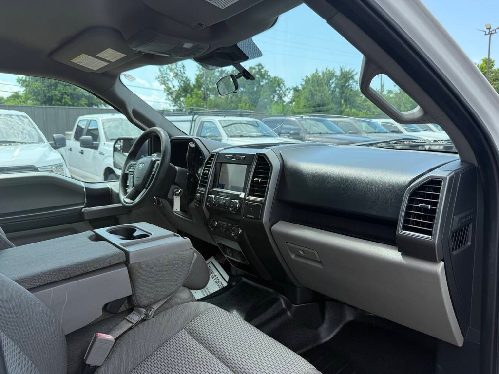 Ford F-150 Vehicle Full-screen Gallery Image 09