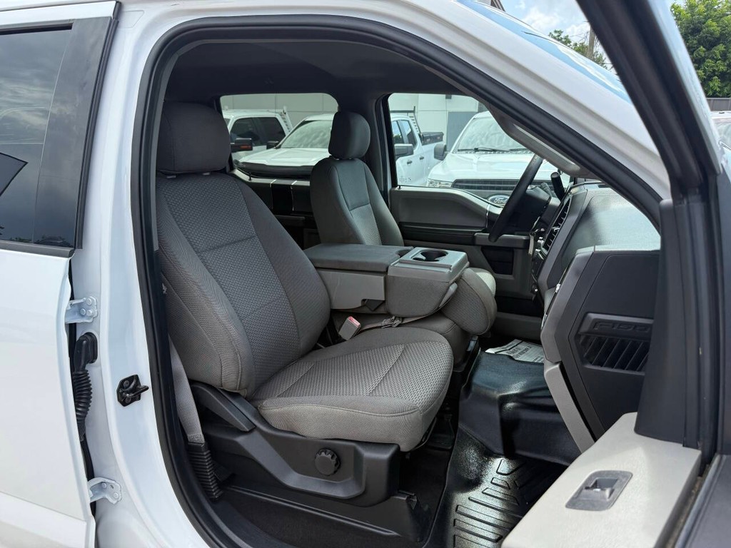 Ford F-150 Vehicle Full-screen Gallery Image 10