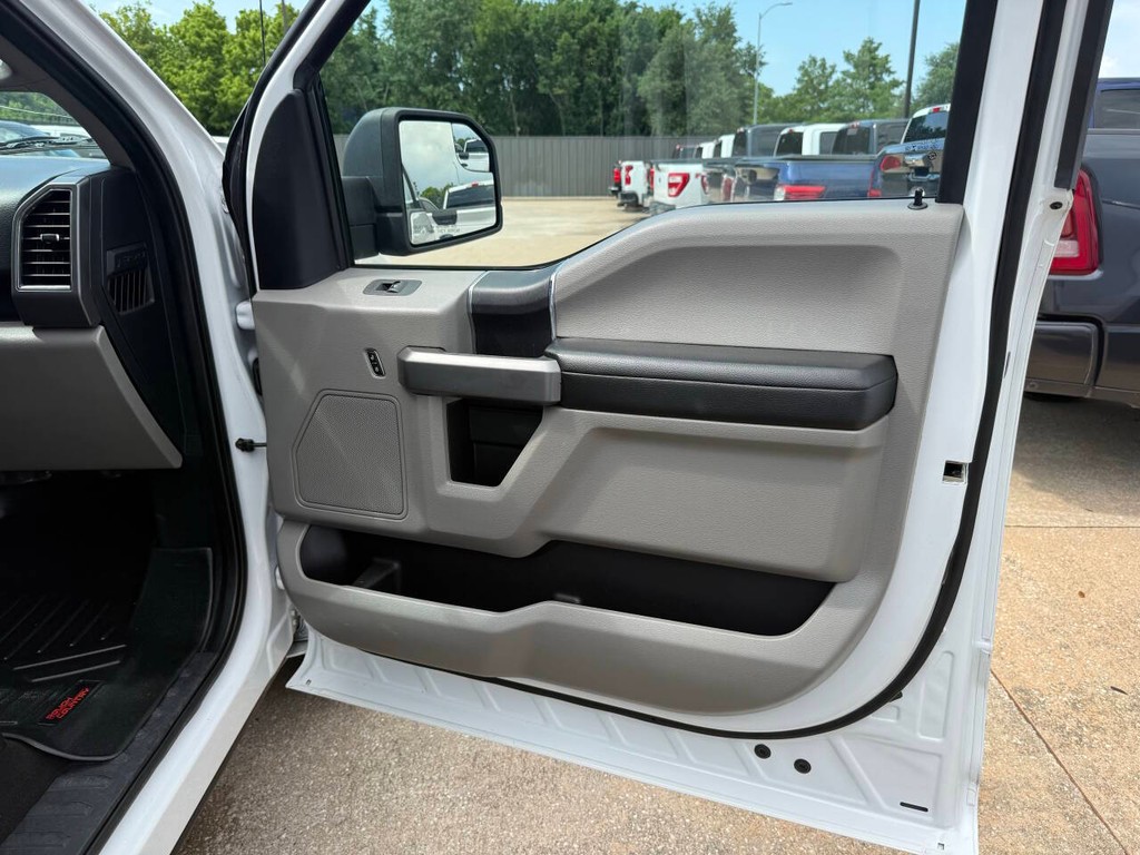 Ford F-150 Vehicle Full-screen Gallery Image 11