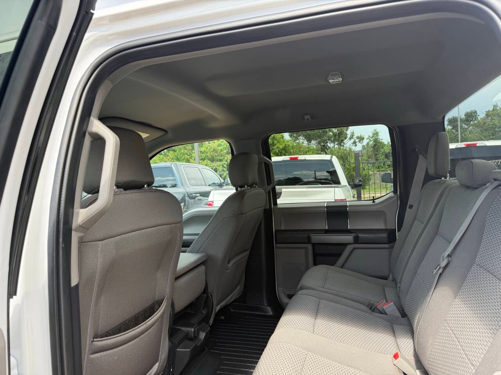 Ford F-150 Vehicle Full-screen Gallery Image 12