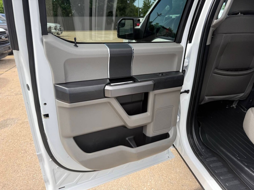 Ford F-150 Vehicle Full-screen Gallery Image 14