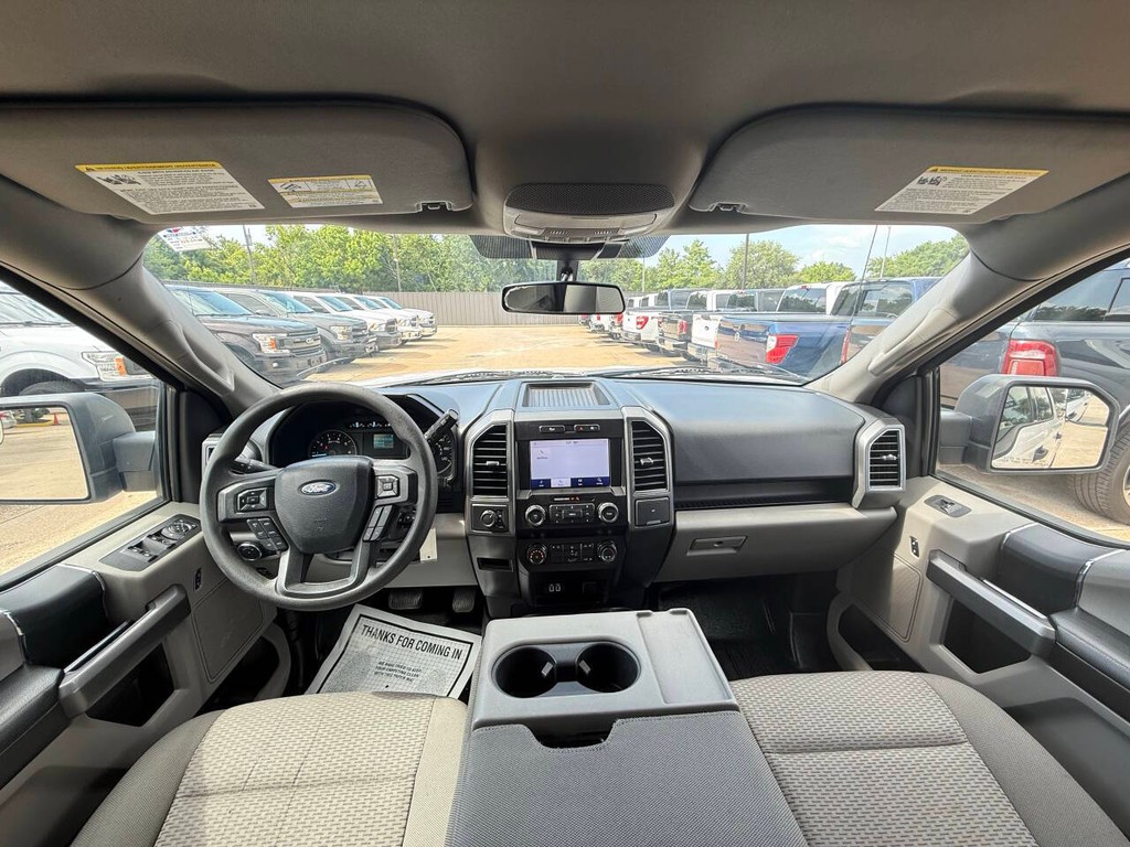 Ford F-150 Vehicle Full-screen Gallery Image 18