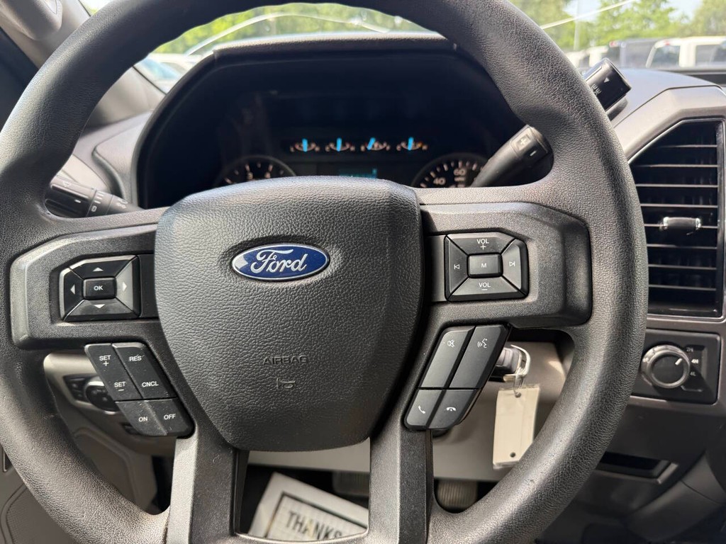 Ford F-150 Vehicle Full-screen Gallery Image 23