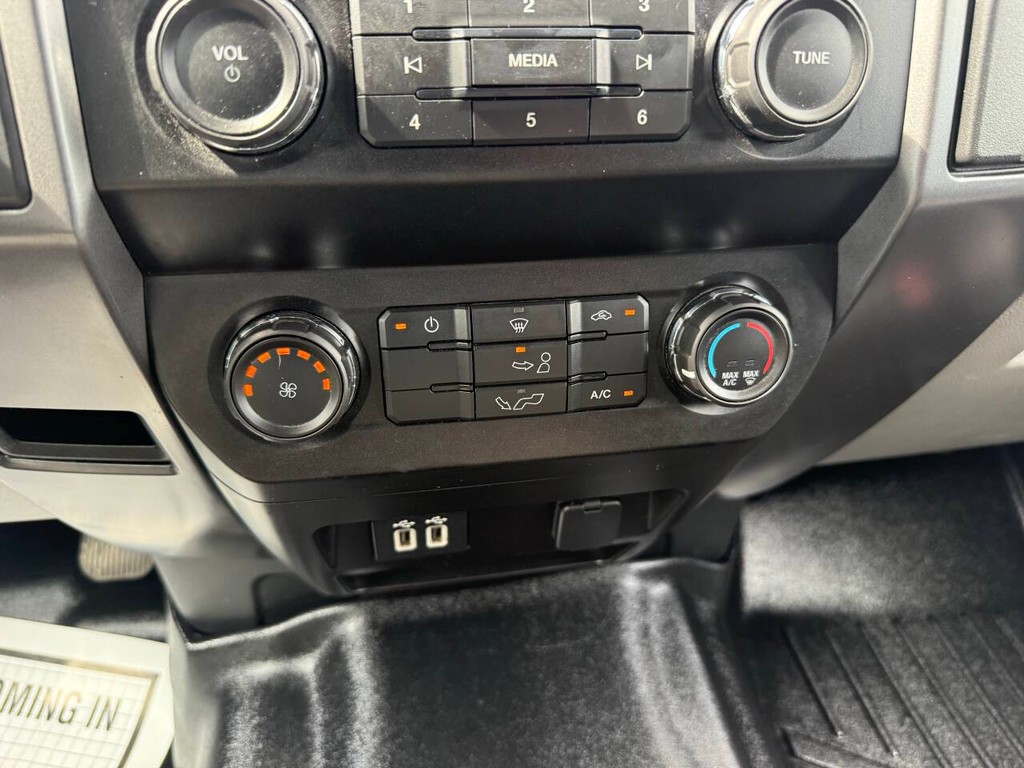 Ford F-150 Vehicle Full-screen Gallery Image 27