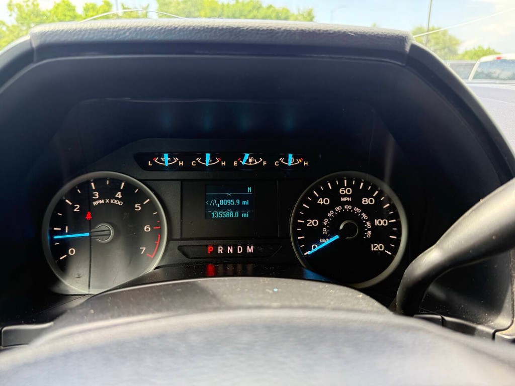 Ford F-150 Vehicle Full-screen Gallery Image 30