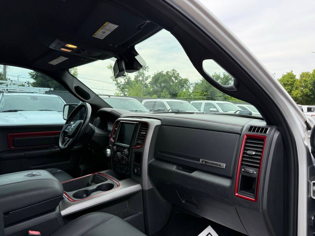 Ram 1500 Vehicle Full-screen Gallery Image 09