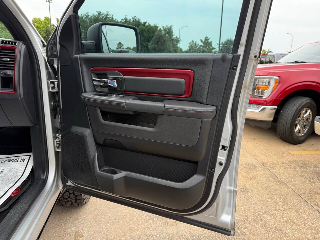 Ram 1500 Vehicle Full-screen Gallery Image 11