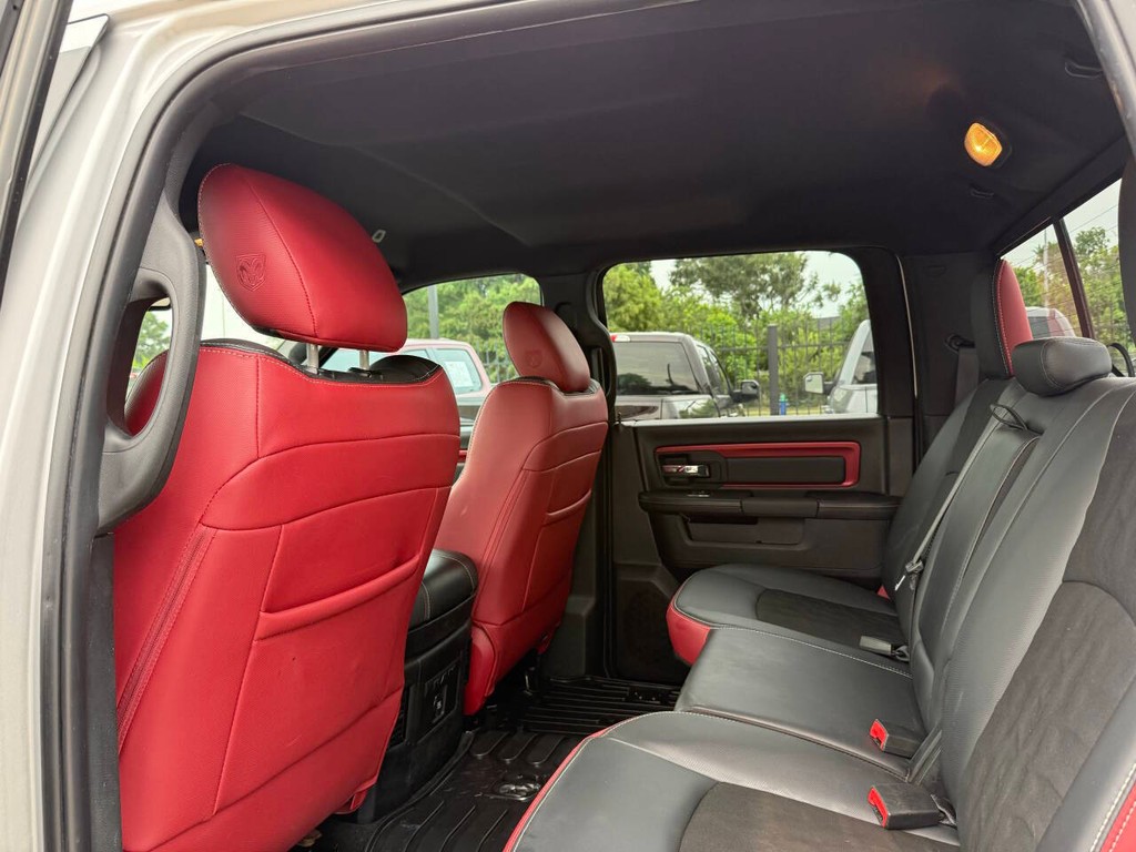 Ram 1500 Vehicle Full-screen Gallery Image 12