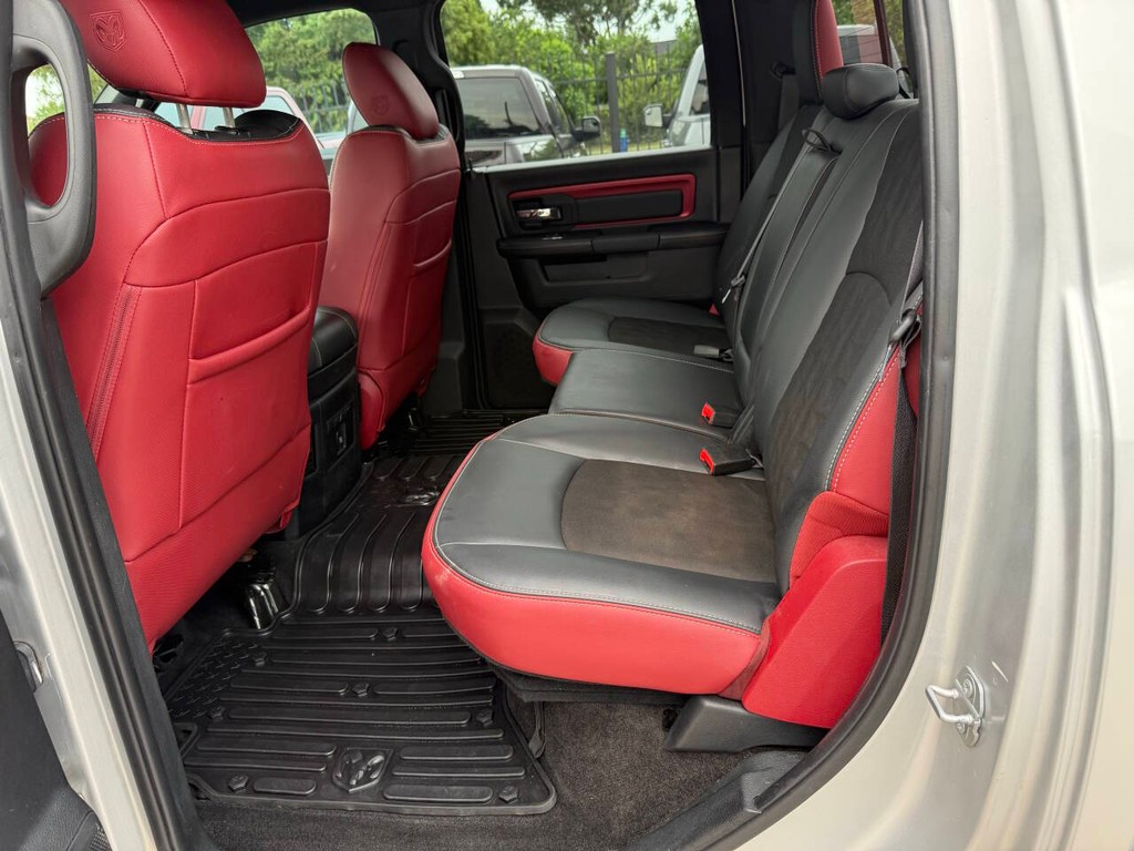 Ram 1500 Vehicle Full-screen Gallery Image 13