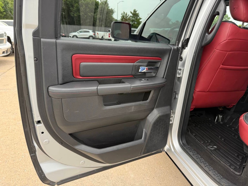 Ram 1500 Vehicle Full-screen Gallery Image 14