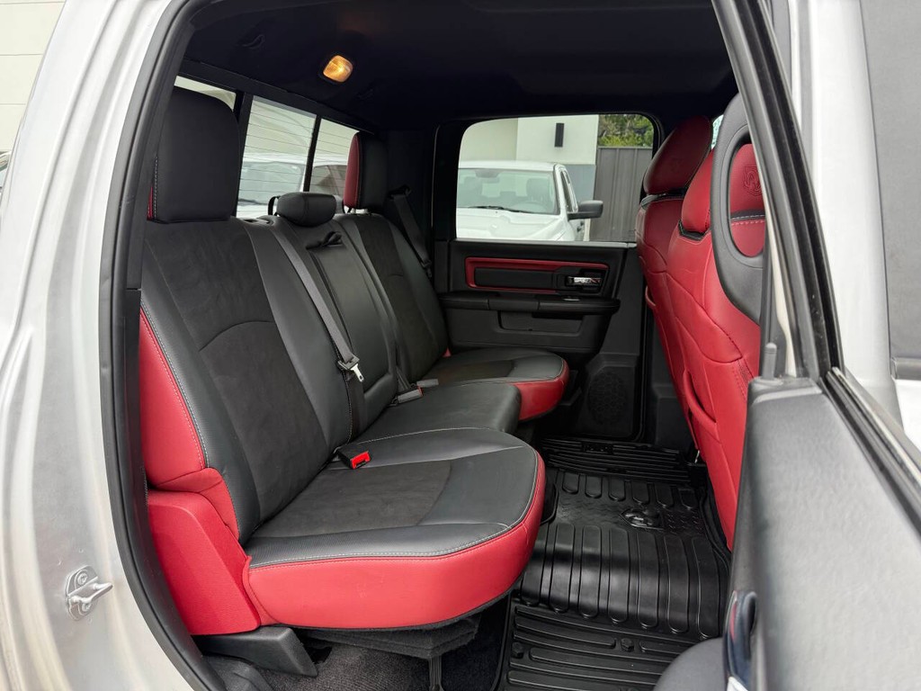 Ram 1500 Vehicle Full-screen Gallery Image 15